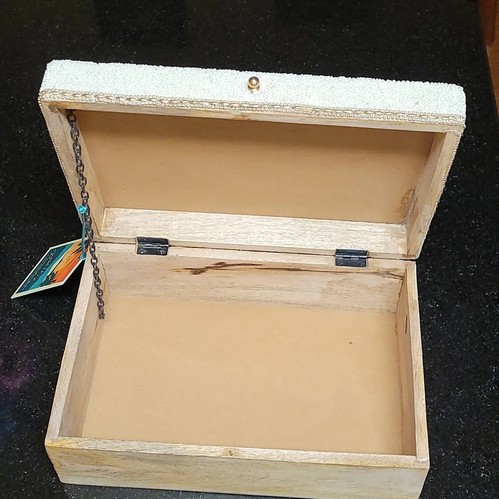 Pineapple Embellished Keepsake Box - Picture 3 of 12